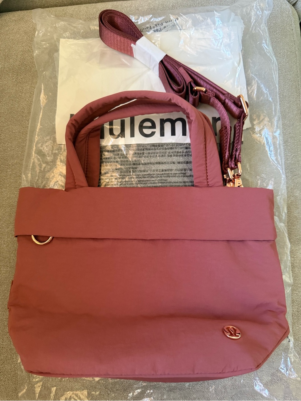 lululemon Everyday Small Tote Bag in dusk rose gold hardware 😍